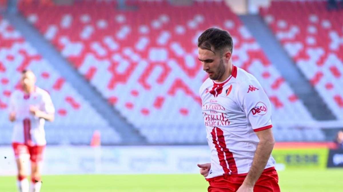 Ricci e il finale da urlo. Il Bari celebra il mancino sui social
