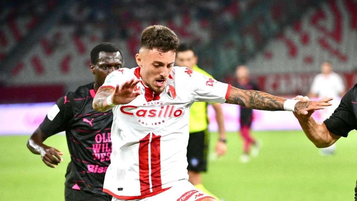 Catanzaro-Bari, i 'temi' del match. Sibilli e Iemmello: sfida tra bomber. Si rivede Nasti dal primo?