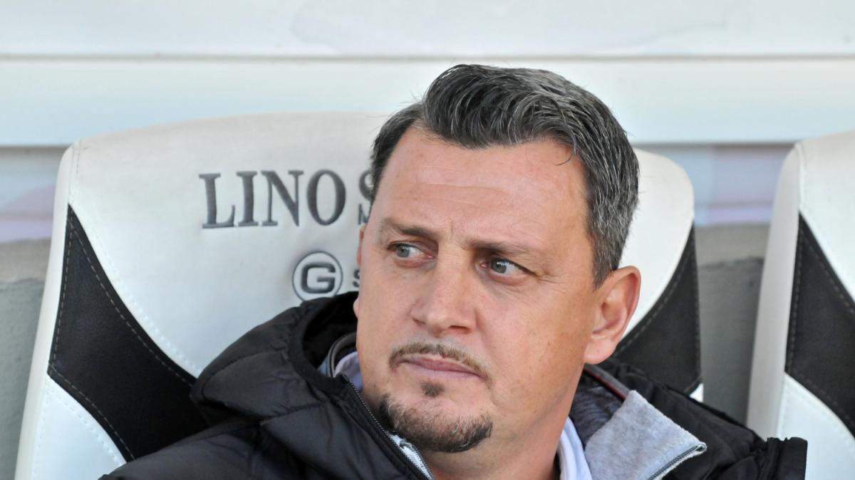 Malore Camplone, il Bari: "Forza mister, siamo al tuo fianco"