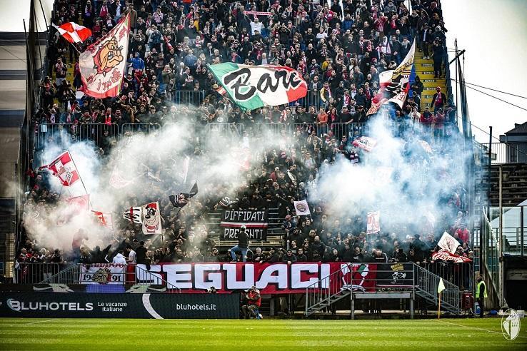 Casertana-Bari, divieto per i tifosi residenti in Puglia. Info e costo biglietti