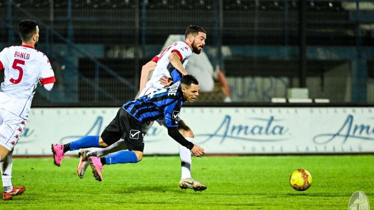 Polemiche da Bisceglie, il diesse: "Abbiamo dato lezioni di calcio al Bari. Auteri? Non so che partita ha visto"