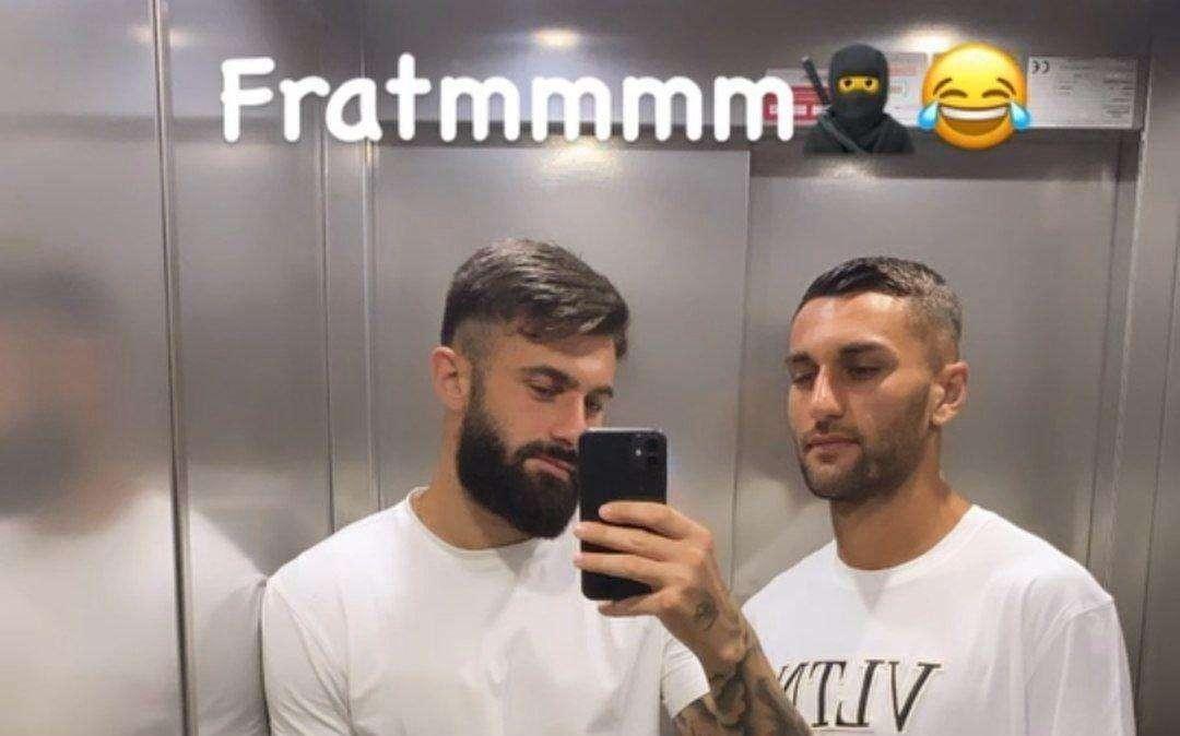 Social - Matino e Maita, compagni inseparabili. Sgabri, che outfit!