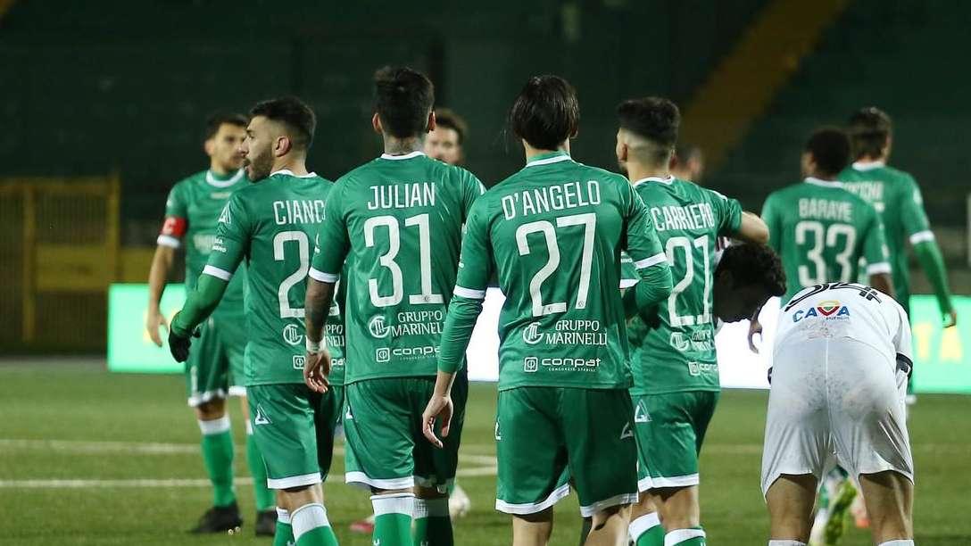 Avellino, Dossena: "Sconfitta del Bari? Non ci pensiamo, non ci poniamo obiettivi"