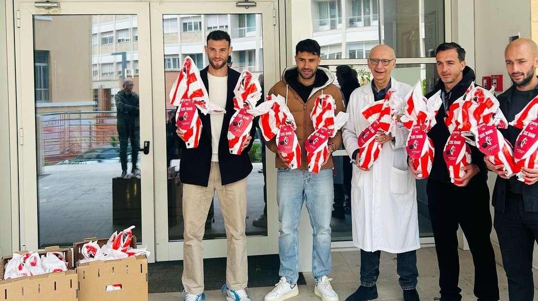 Bari, appuntamento speciale: Uova di Pasqua ai piccoli pazienti. Vicari: "Importante essere qui"