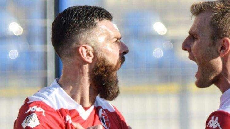 Prestazione scialba, nonostante i tre punti. Senza agonismo e cattiveria difficile recuperare il gap