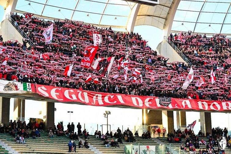 Carrarese-Bari, i precedenti. Si torna in Toscana dopo settant'anni: ecco com'è andata (e non solo in trasferta)