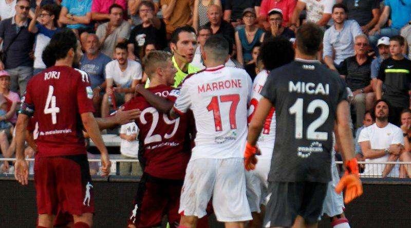 Attento Bari, ai playoff la prima partita è la più insidiosa. Novara e Cittadella: gli ultimi due precedenti non fanno sorridere...