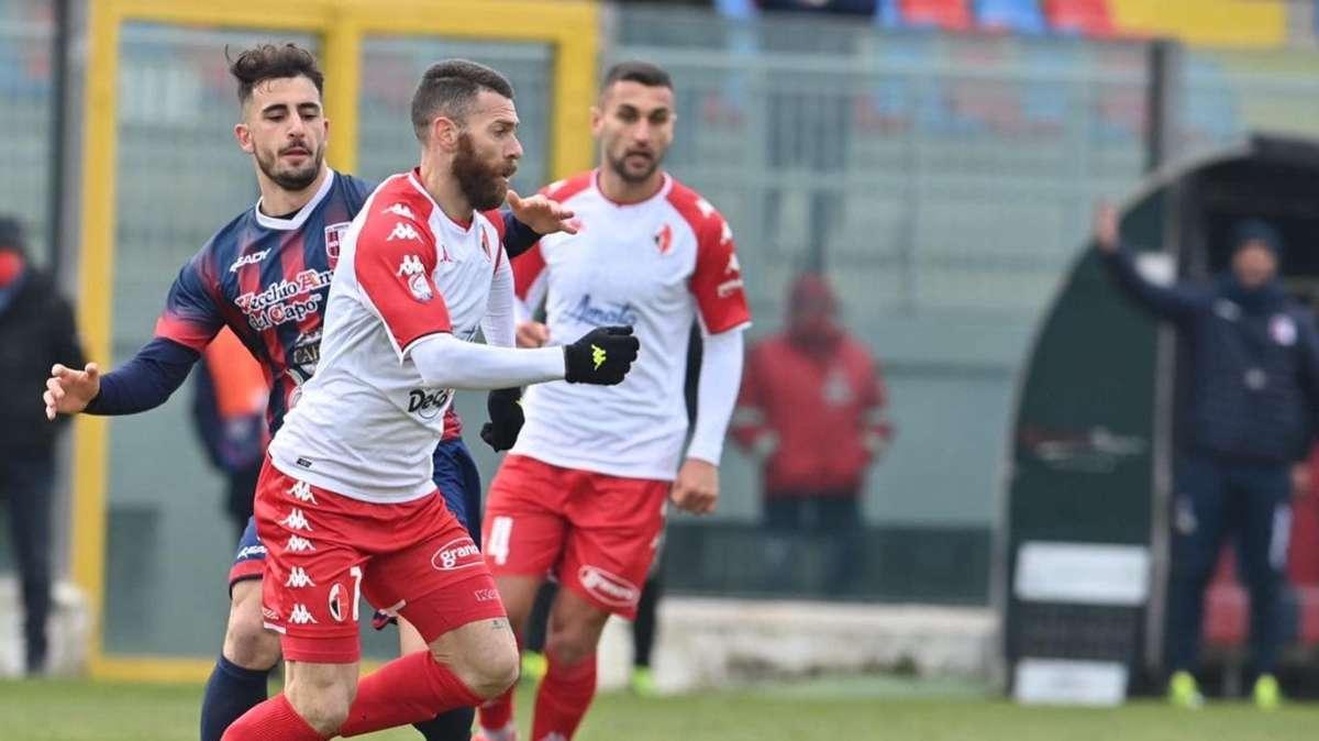 Bari, espugnata Vibo. Cade la Virtus Francavilla. Il Catanzaro non molla: risultati e classifica