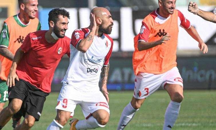 I giorni di Simeri. Quella corsa forsennata, gli applausi di Protti