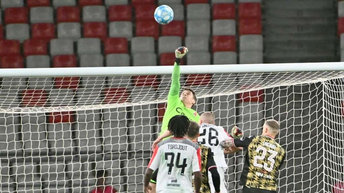 Dall’autogol al giallo di Sibilli: sei immagini dell'ennesimo capitombolo