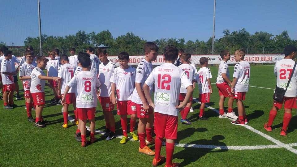 VIDEO - Pro Calcio Bari, che festa! Presenti anche Maita e Plikto