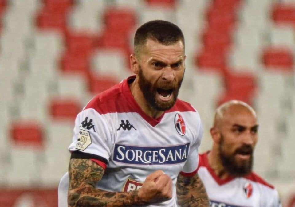 Antenucci, il post del Bari: "La fiducia di una squadra, di una città, di una fede..."