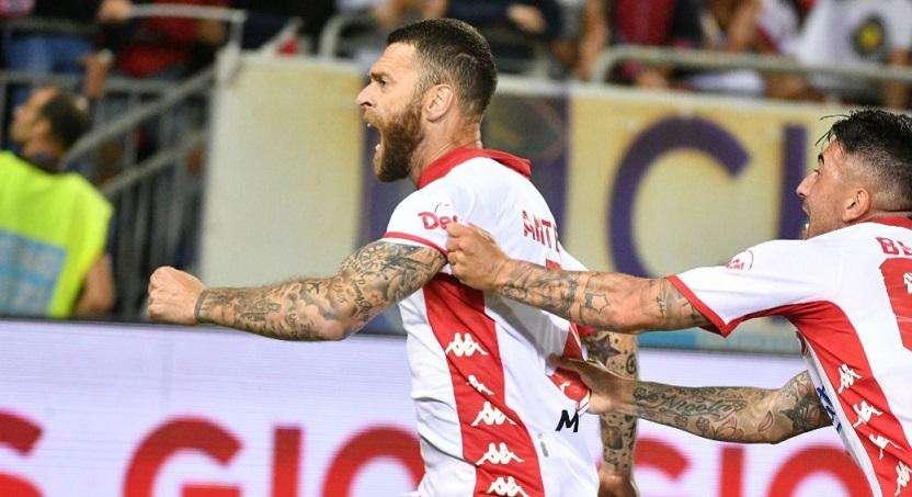 Chi sale e chi scende - Antenucci glaciale, Esposito illumina l'Unipol Arena. Da Cheddira errori pesanti