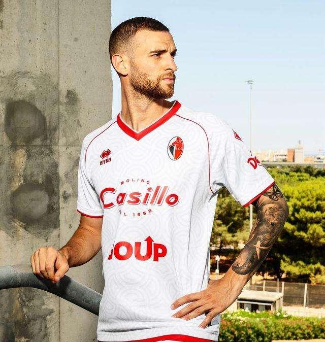 Bari, ufficiali i numeri di maglia della nuova stagione. A Novakovich il 9