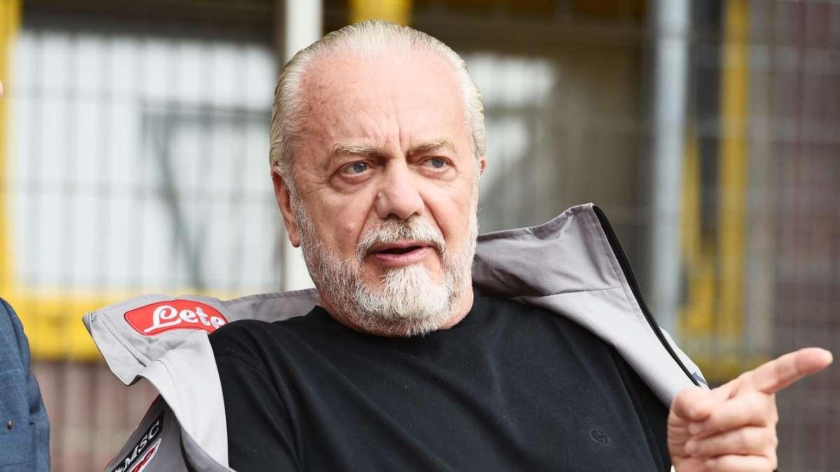 Napoli, ipotesi cessione. De Laurentiis rifiuta 900 milioni