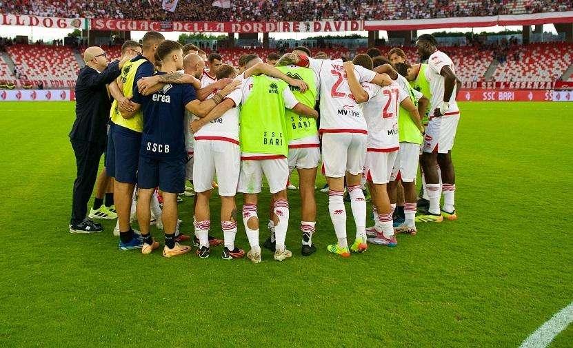 Catanzaro-Bari, è sfida tra due squadre che condividono un record unico in questa stagione