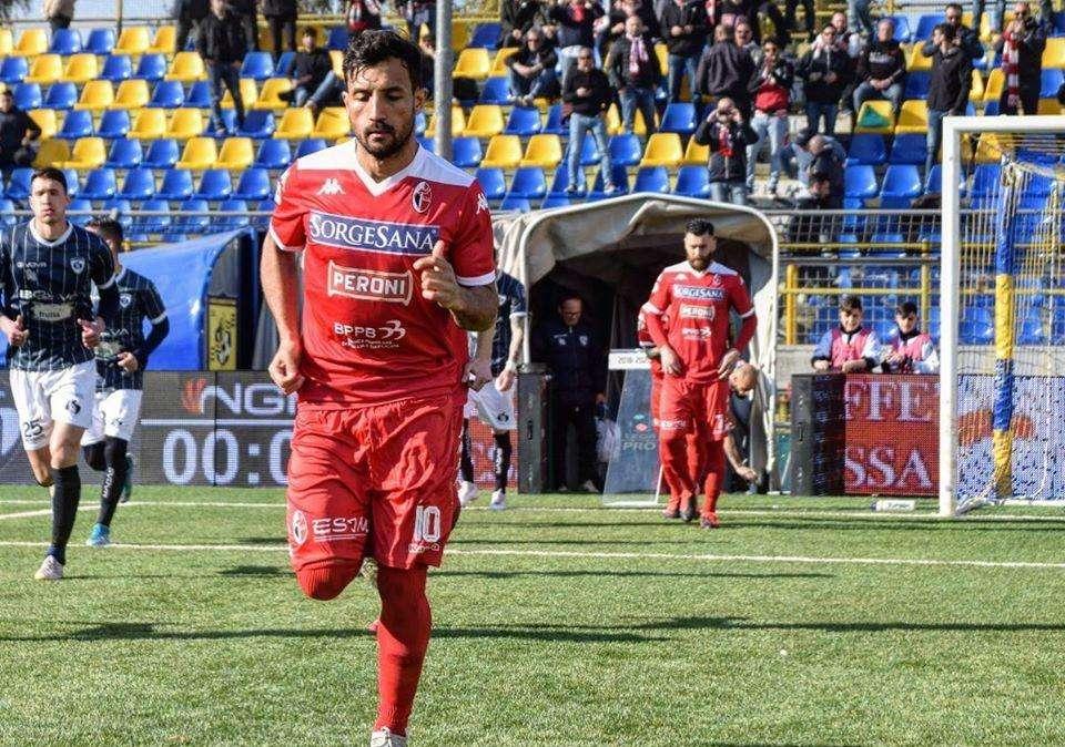 Laribi, ecco un'altra magia. Simeri salva il Bari, male Costa. Le pagelle dei biancorossi