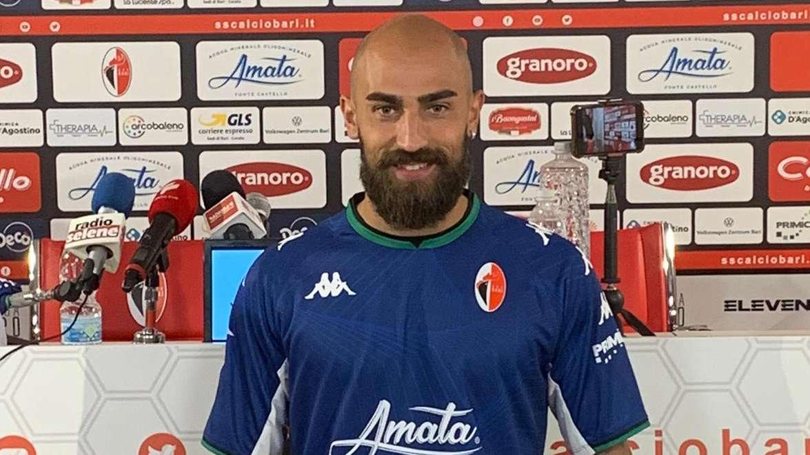 Bari, LDL presenta la quarta maglia. Nome e colore? Scelta storica. FOTO