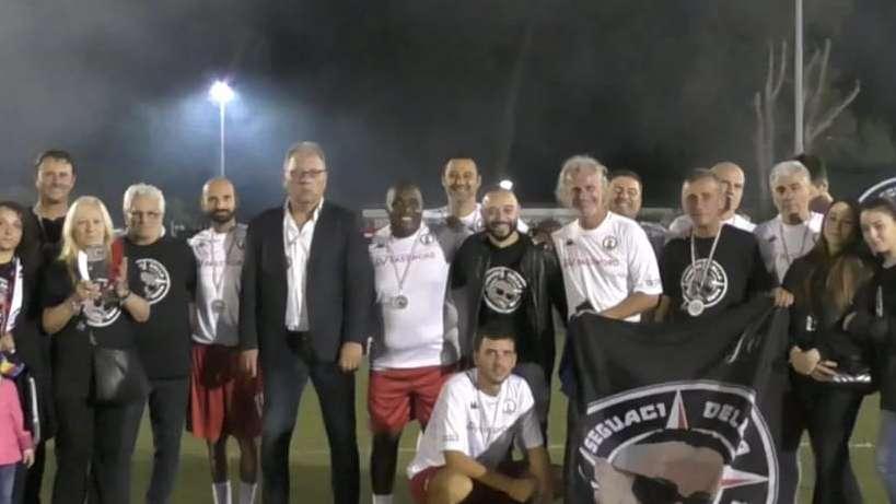 VIDEO - Tifosi e amici ricordano Leo. Tanti ex Bari presenti: da Gerson a Maiellaro