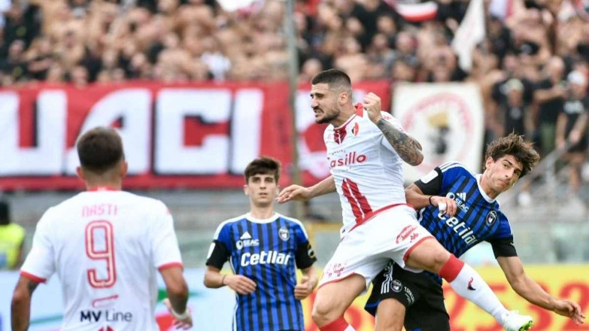 Primo tempo difficile, il jolly Akpa-Chukwu regala il pareggio: la fotografia di Pisa-Bari