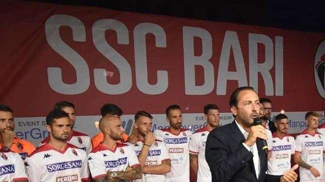 Dal web: "Prima o poi qualcuno si fermerà. Presidente, mi raccomando per il mercato di gennaio!"