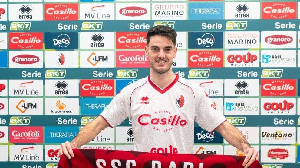 I temi di Juve Stabia-Bari. L’emergenza a centrocampo, la chance per i nuovi arrivi, lo scontro diretto con una concorrente playoff e... gli ex