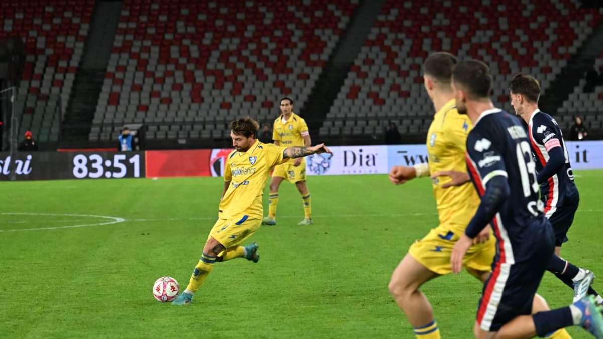 Assist: brilla sempre Calò. Dietro di lui Palumbo. Il primo biancorosso...