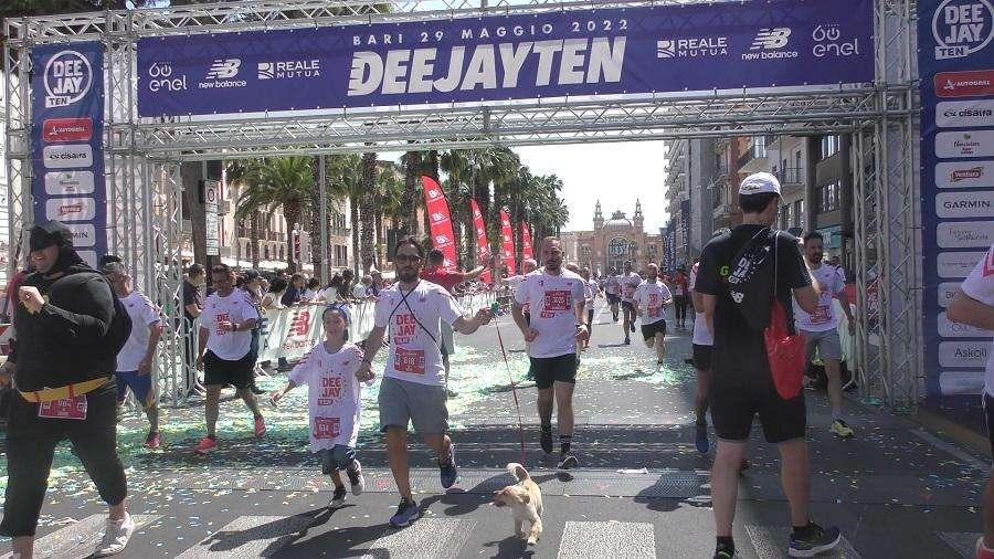VIDEO -  'Deejay Ten': tra corsa e... pallone. Che Bari sarà? L'opinione dei (tanti) presenti