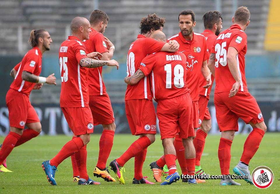 Poco entusiasmo, tante polemiche: la strana vigilia playoff del Bari