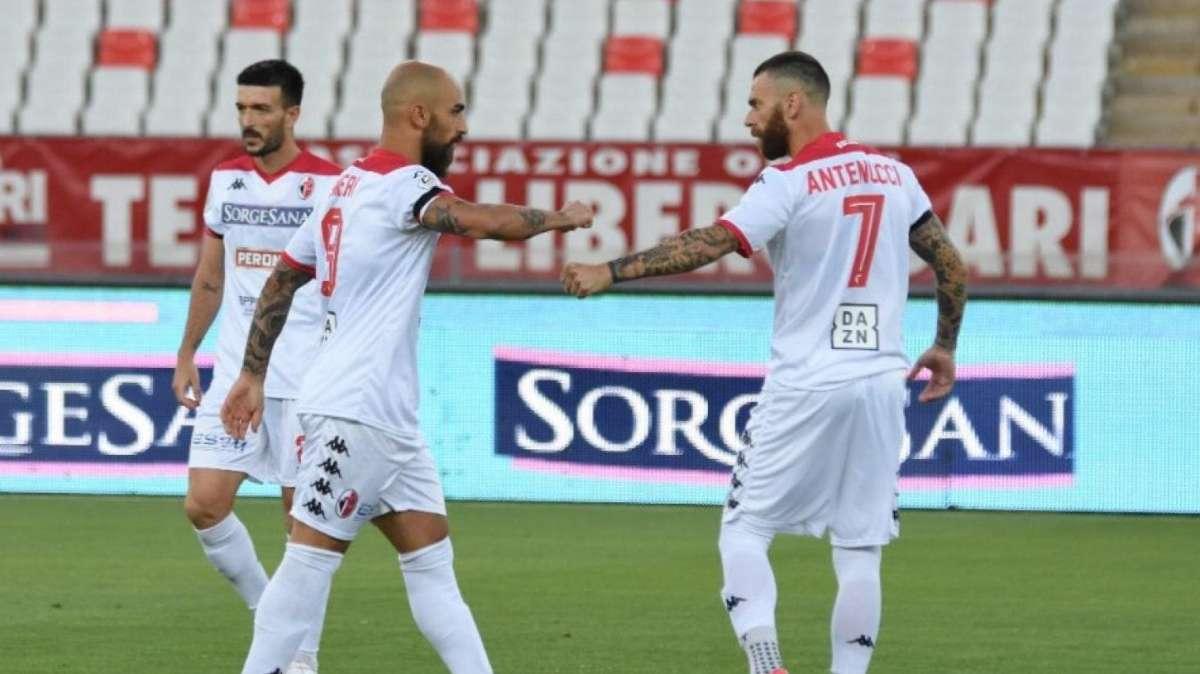 VIDEO - Debutto playoff, Bari bello... a metà. L'opinione dei tifosi...