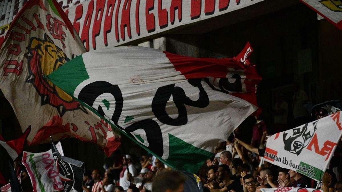 Serie B, al Bari uno degli scontri salvezza. Volano Cremonese e Catanzaro, risultati e classifica 