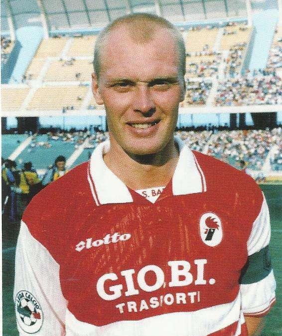 Accadde oggi - Il Bari distrugge l'Inter per 4-1. Primo gol per Ingesson