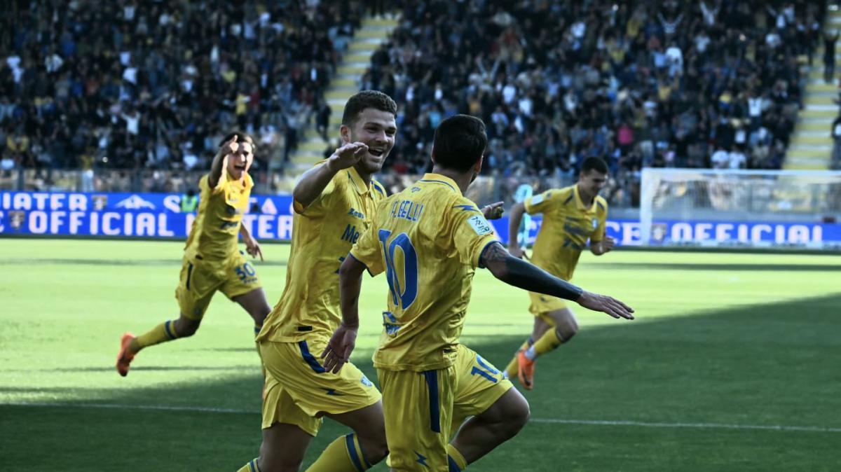 Bari, è vicino Gelli: chi è il centrocampista del Frosinone con esperienza in Serie A