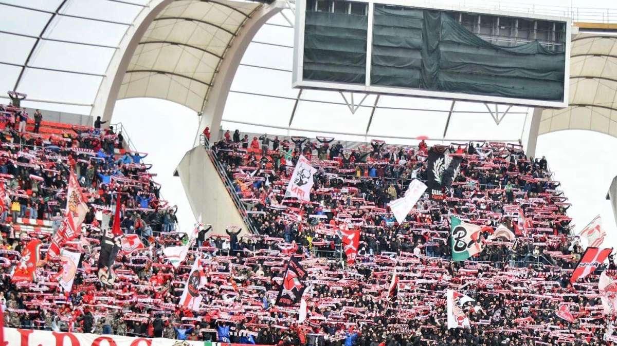 Bari, contestazione senza confini: striscione contro i De Laurentiis spunta a Roma