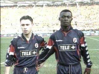 Cassano ed Enynnaya con la maglia del Bari