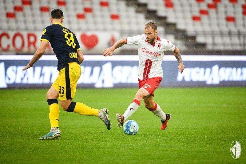 Il Bari ricomincia da Modena. All'andata la prima di Marino con super gol di Sibilli
