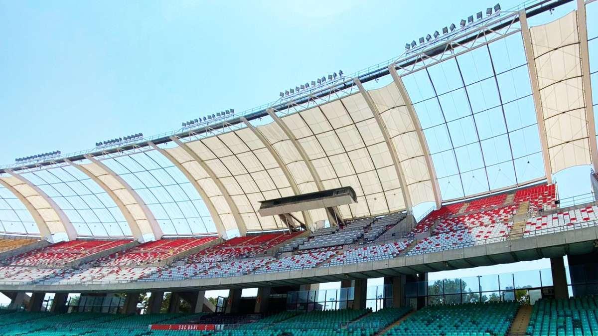 FOTO - Il nuovo look della tribuna ovest superiore con i seggiolini biancorossi