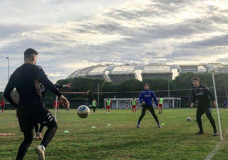 L'allenamento: doppia seduta. Fase di non possesso, poi sviluppo offensivo. Neglia in gruppo