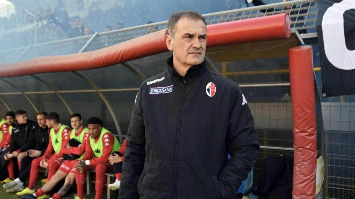 Sondaggio TuttoBari.com - Vivarini, indecisione anche fra i nostri lettori. Fra i "sì" e i "no" la distanza è di mezzo punto...