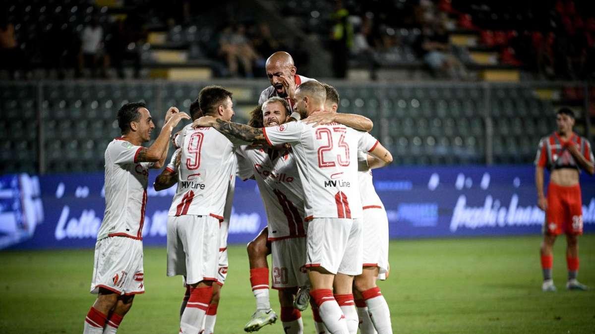 Verso Modena-Bari, ecco i convocati biancorossi: fuori Acampora e Matino, dentro Aramu. Due prime volte
