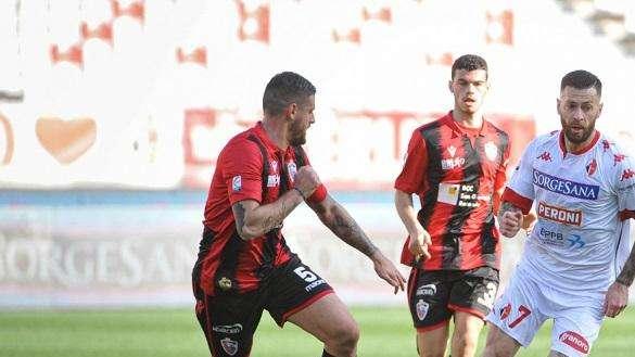 Playoff, Bari-Foggia mercoledì 19 alle 17.45