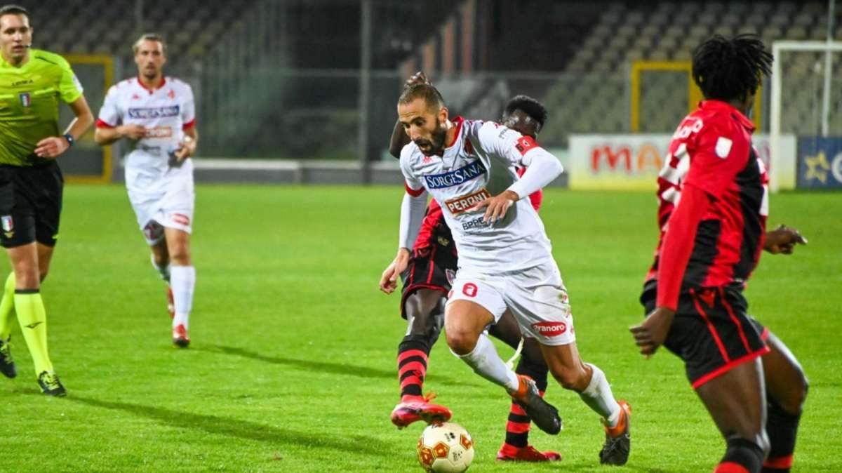 Verso il derby, il doppio ex Iorio: "Città fondamentali per la mia vita. Il Bari deve comandare il gioco"