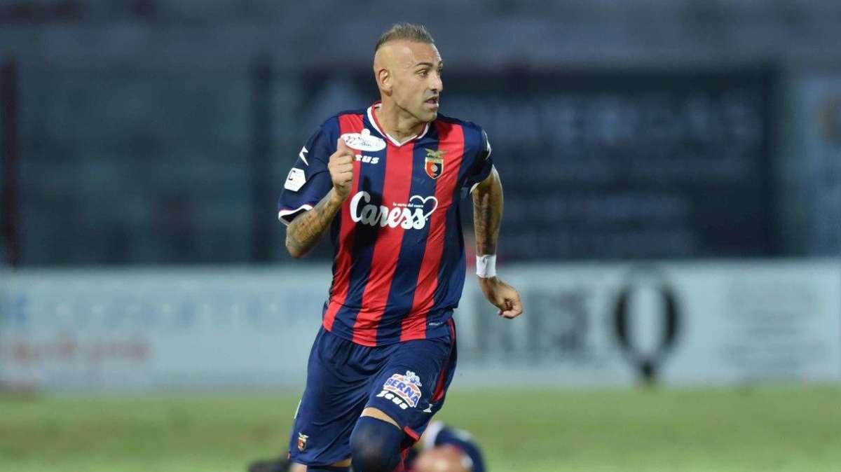 Casertana gioca in nove, Castaldo: "Mi vergogno di essere italiano e calciatore"