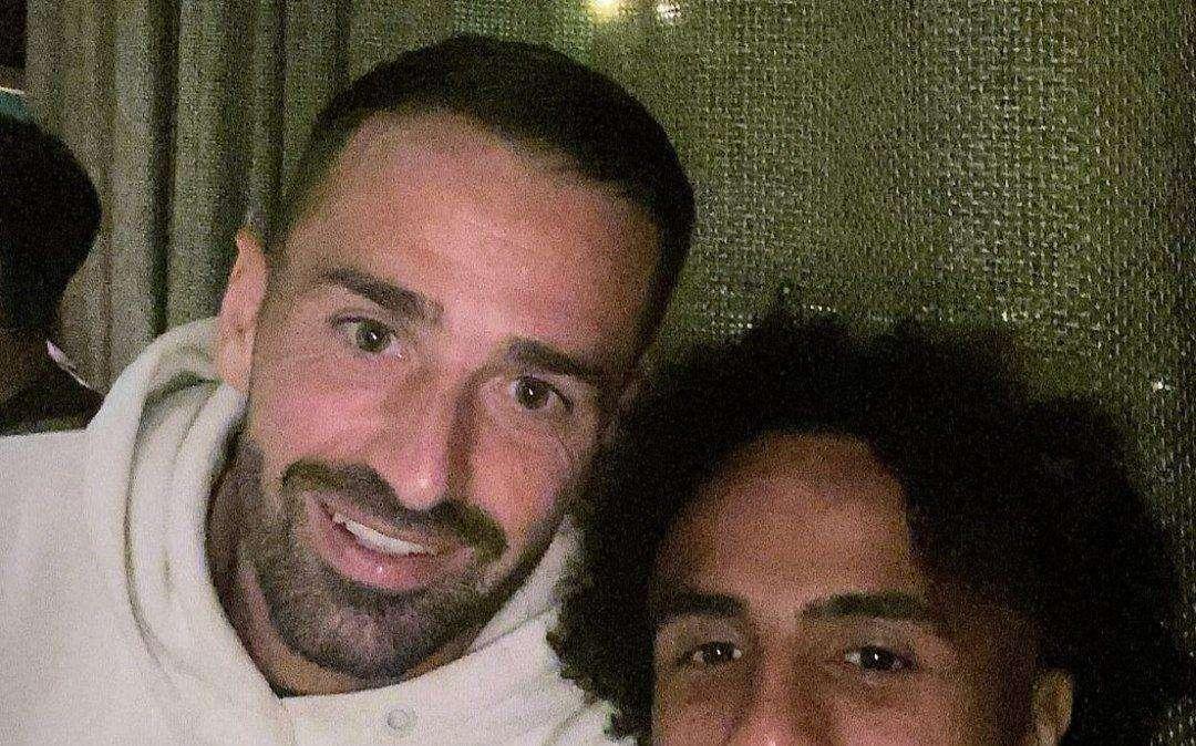 Social - Mallamo vola a Vienna, Zuzek sogna il campo. Dorval, Gigliotti e il sushi