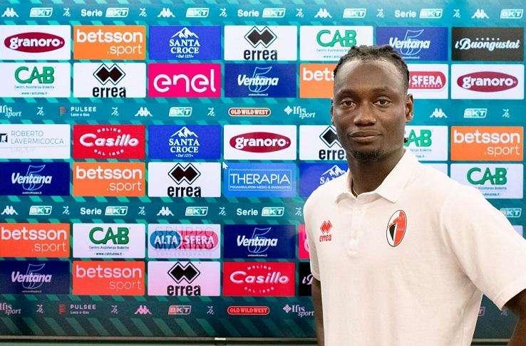 Darboe, la lesione è di alto grado. Il comunicato del Bari