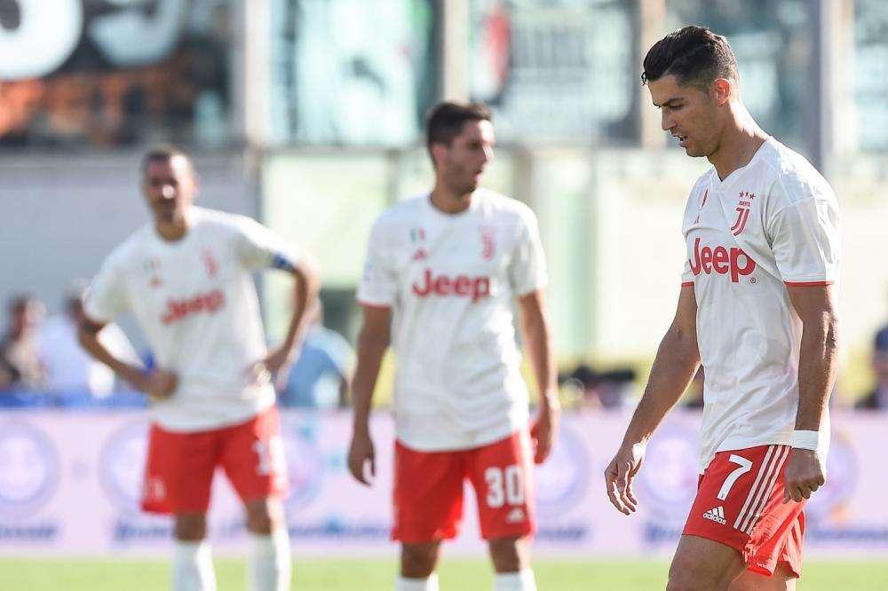 La Juve sembra... il Bari. Ronaldo in maglia biancorossa, i tifosi...