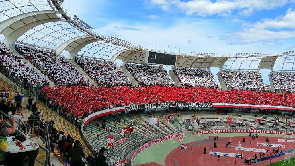 Lo spettacolo contro il Foggia, la promozione con Conte e l'istantanea di Floriano: viaggio nelle coreografie degli ultimi anni. FOTO 
