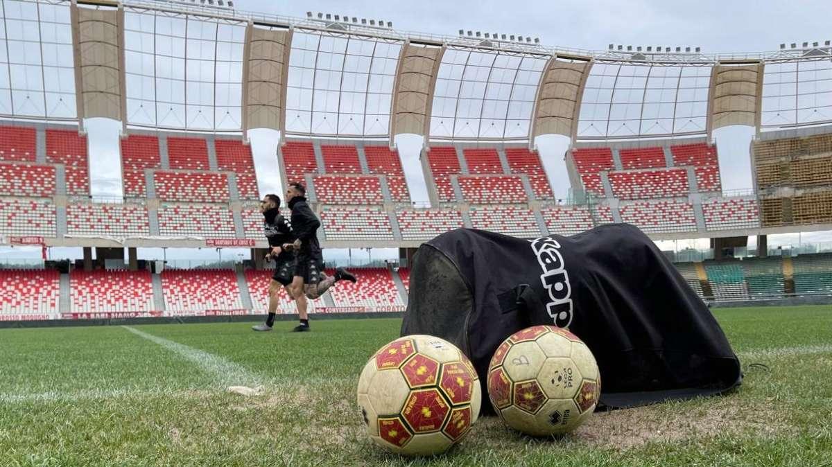 Bari in campo: lavoro atletico ed esercitazioni tecniche. Il report dell’allenamento