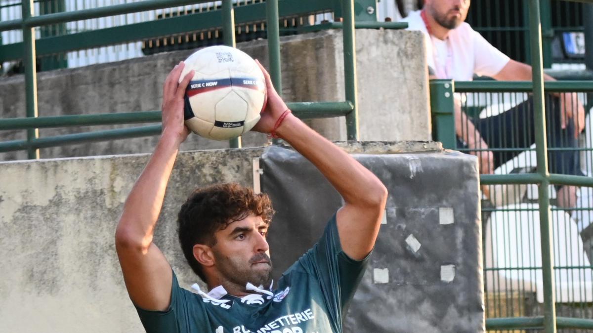 Clemente (dif. Cosenza): "Bari ostico e favorito domani, ma la palla è rotonda"