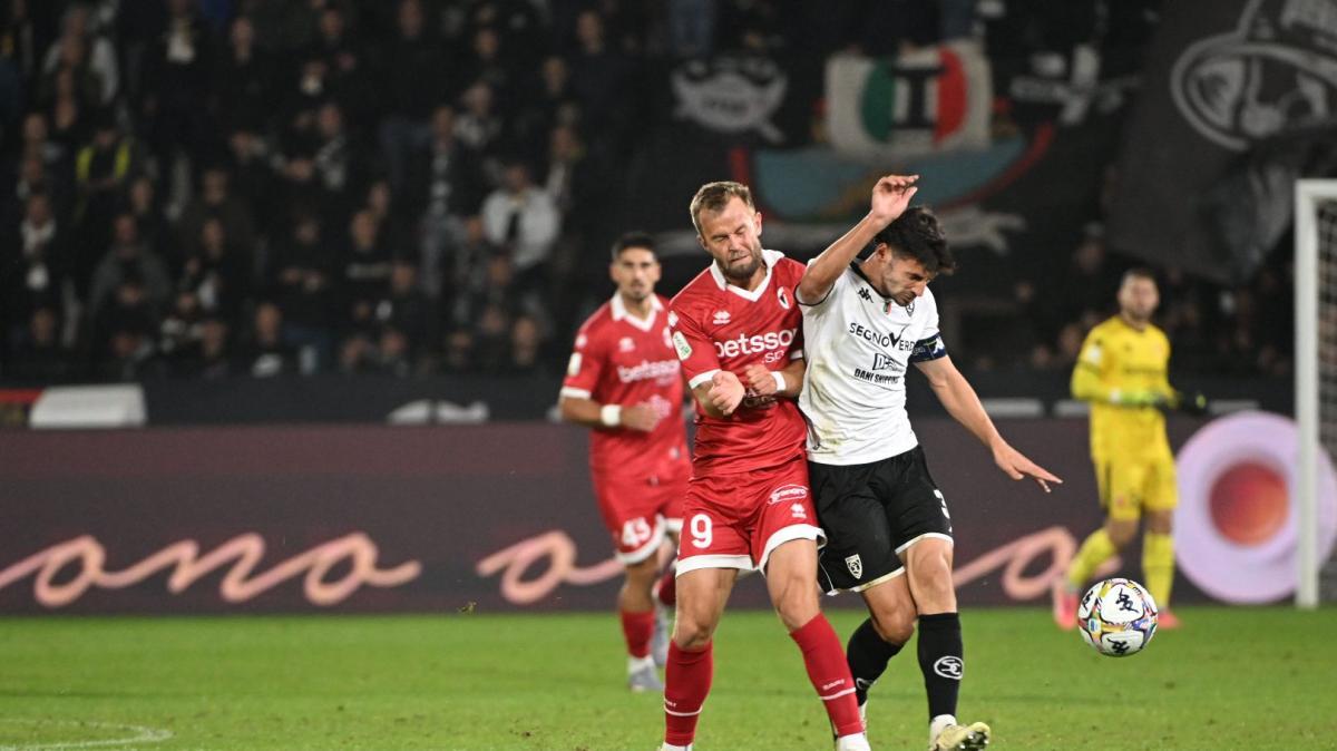 La maledizione del numero 9? Non è soltanto una storia del Milan: anche a Bari quella maglia è diventata un rebus